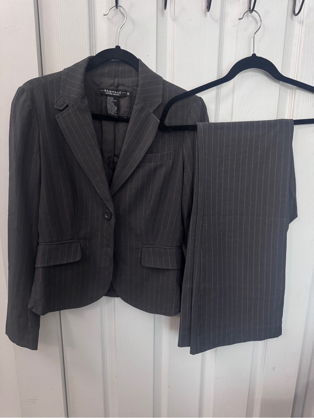 Rampage Gray with Light Pink Pinstripe Two-Piece Blazer & Trouser Suit Medium
